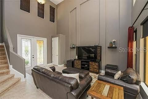 2nd image of 198 Jade St