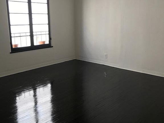 4th image of 816 W Knoll Dr