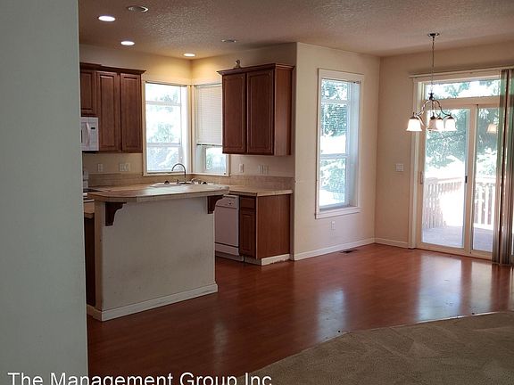 5th image of 5422 NE 54th St