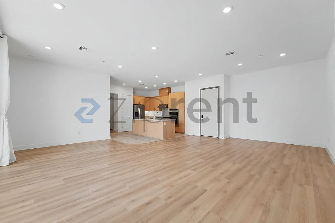 2 bed, 2.5 bath, 1608 sqft, $4,200 — Photo 2
