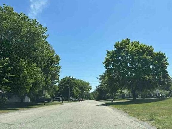 Exterior Neighborhood (street photo)