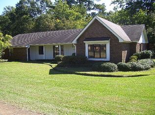 1621 Pope Cir, McComb, MS 39648