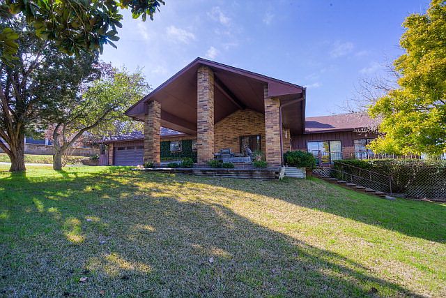 1st image of 218 Lakewood Dr