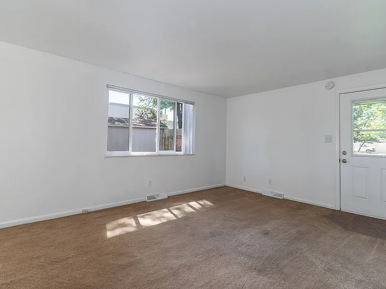 81 W Southern St — Photo 7