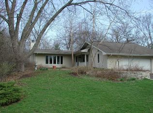 601 Lakeside Dr, Hinsdale, IL