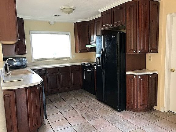 4th image of 102 19th St