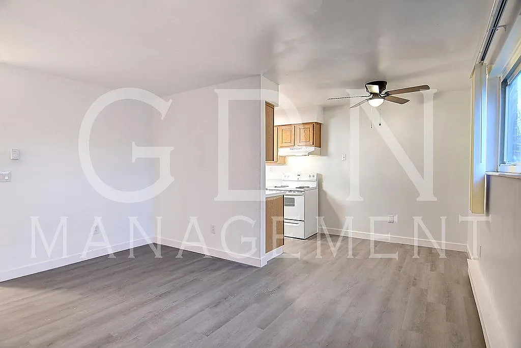 1077 Frederick Drive — Photo 2