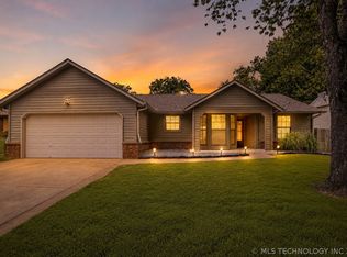 1316 W Hot Springs Pl, Broken Arrow, OK 74011