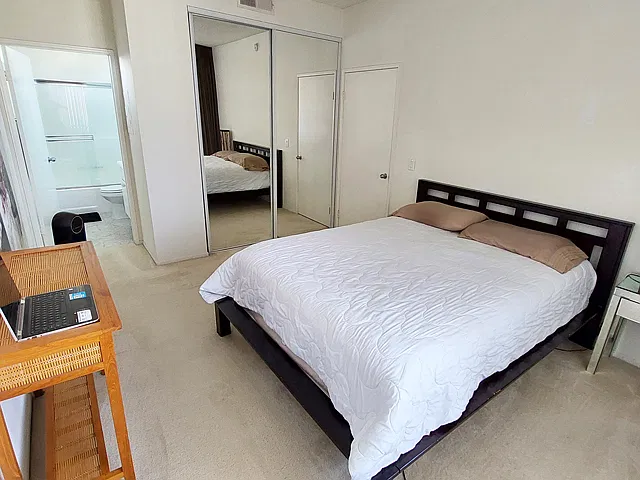 2 bed, 700 sqft, $1,300 — Photo 3