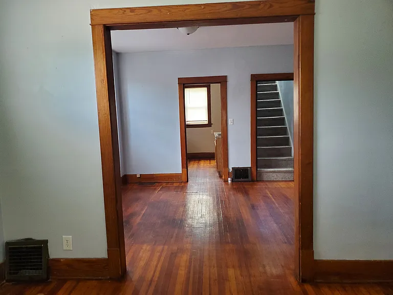 1113 Hickory St — Photo 4