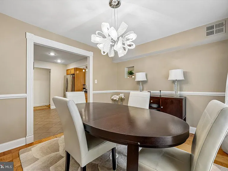11419 Commonwealth Dr #302 — Photo 11