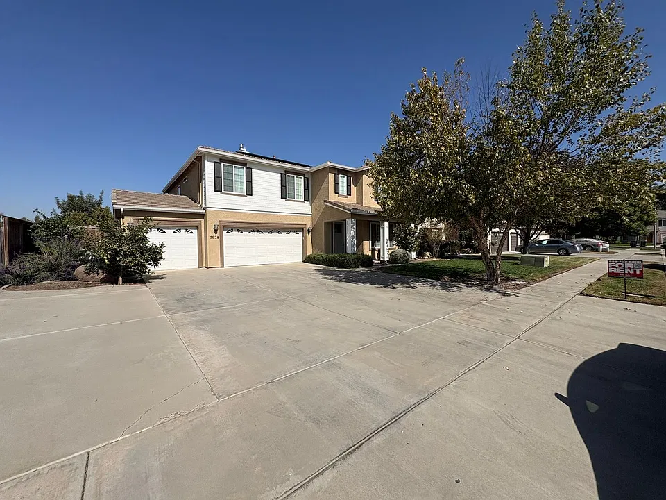 5928 W Whitley Ave