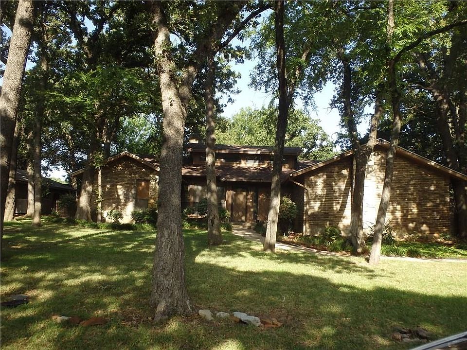 1st image of 340 Oak Forest Dr