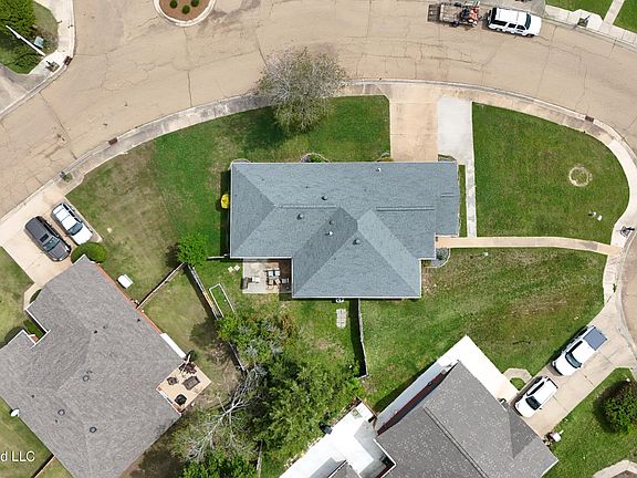 3rd image of 113 Oakleigh Dr