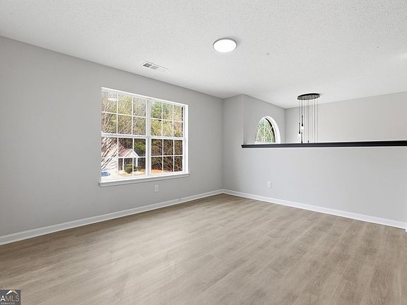 5th image of 7054 Cavender Dr SW