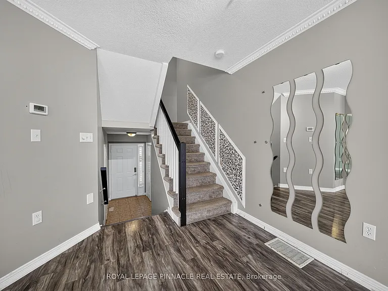 163 Livingston Ave N — Photo 16
