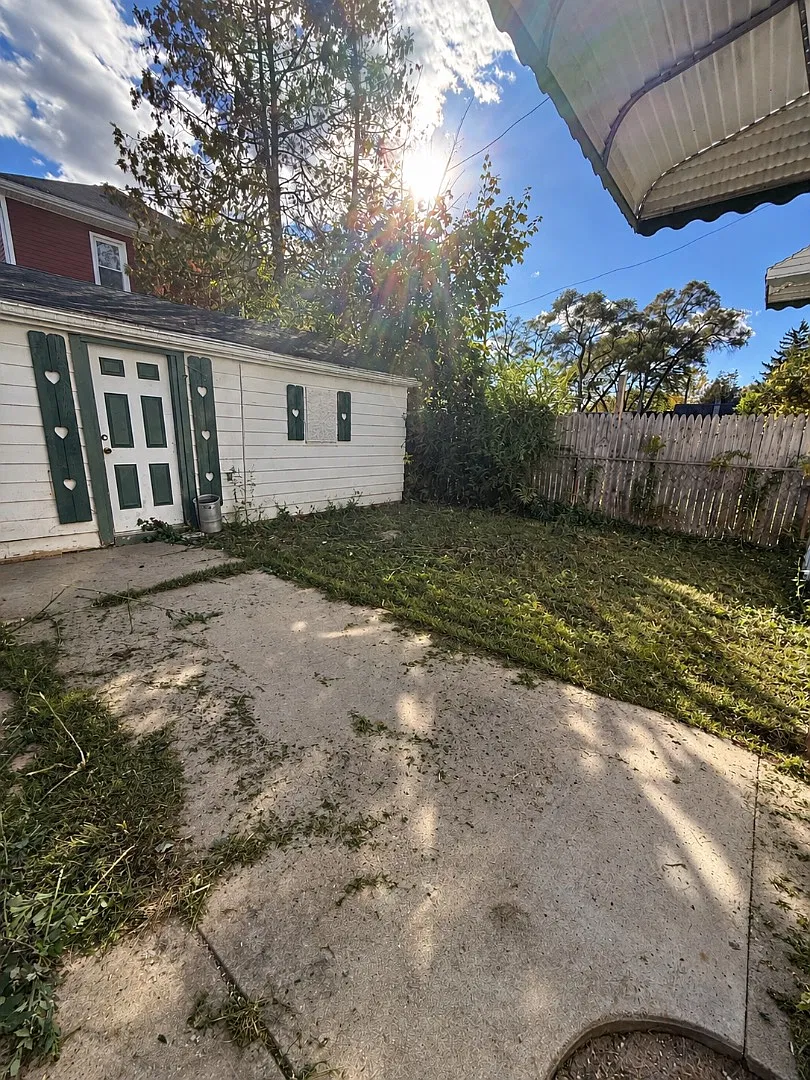 2341 N Clinton St. — Photo 2
