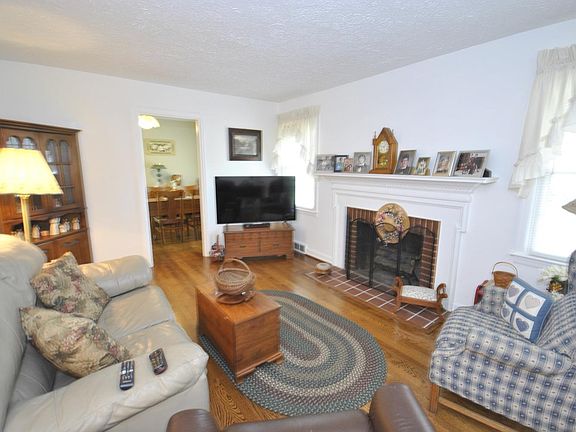 5th image of 1503 Brookville Ln