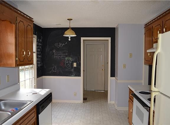 3rd image of 458 Bamburg Dr