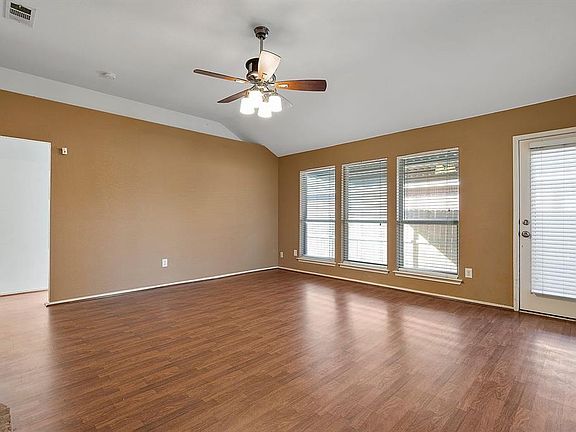 3rd image of 713 Kim Ln