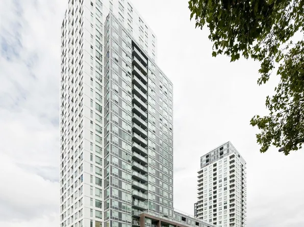 5665 Boundary Rd #317, Vancouver, BC V5R 0E4