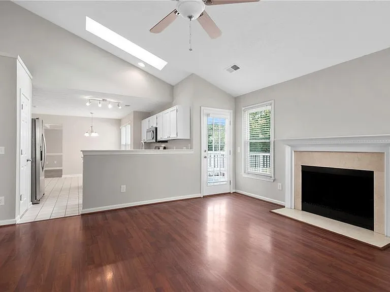 465 Mikasa Dr — Photo 10
