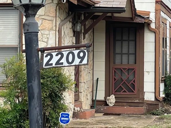2209 Sacramento, San Antonio, TX 78201
