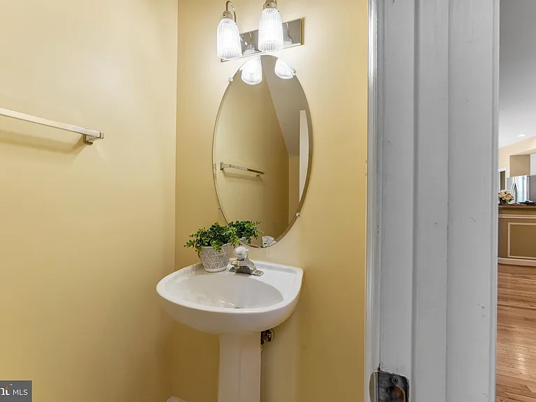 6002 Saint Hubert Ln — Photo 11