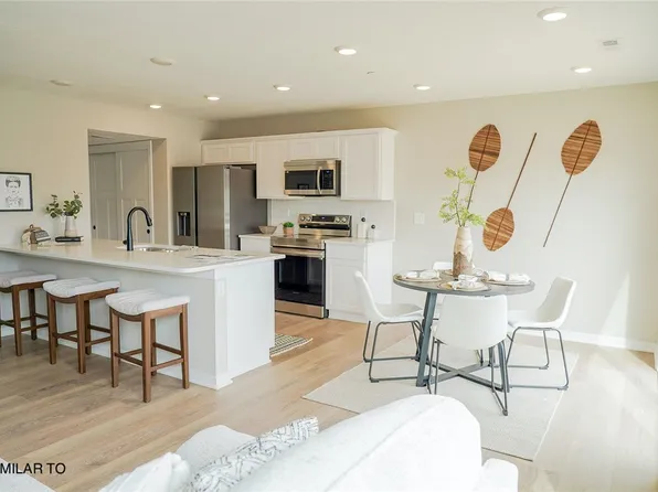 9163 NW Thomas Ln, Johnston, IA 50131