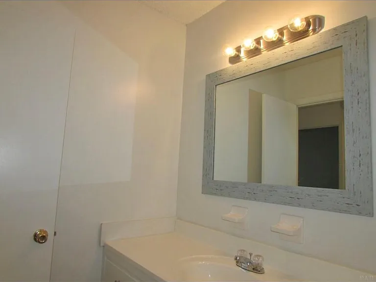 718 N Fairfield Dr — Photo 11
