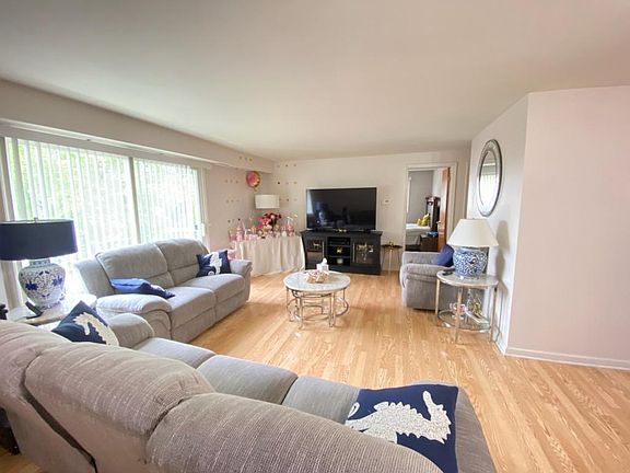 4th image of 5846 W 77th St Unit 301