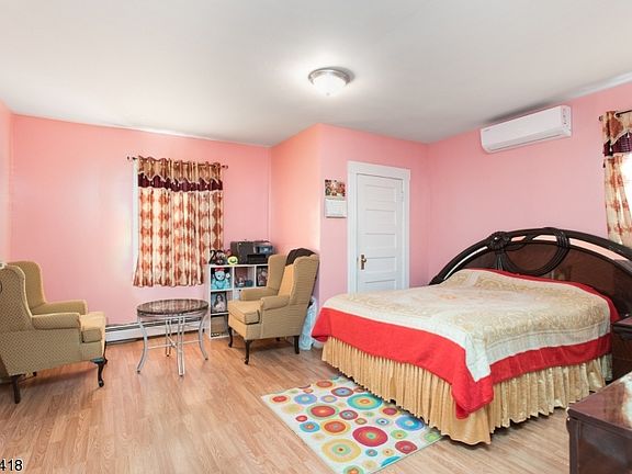 4th image of 435 Union Ave