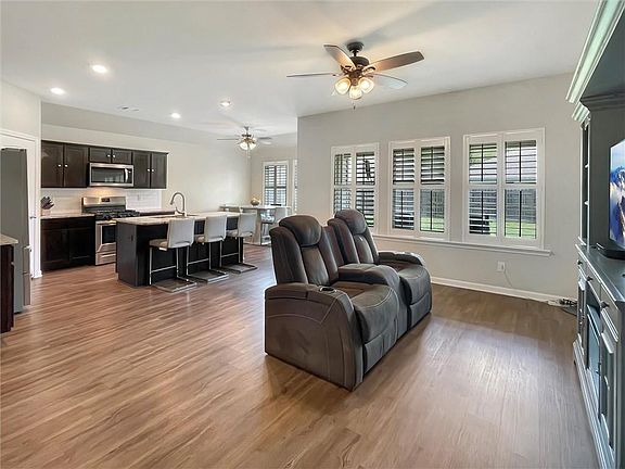 2nd image of 75616 Sylvia Dr