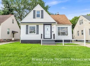 18318 Lewis Dr, Maple Heights, OH