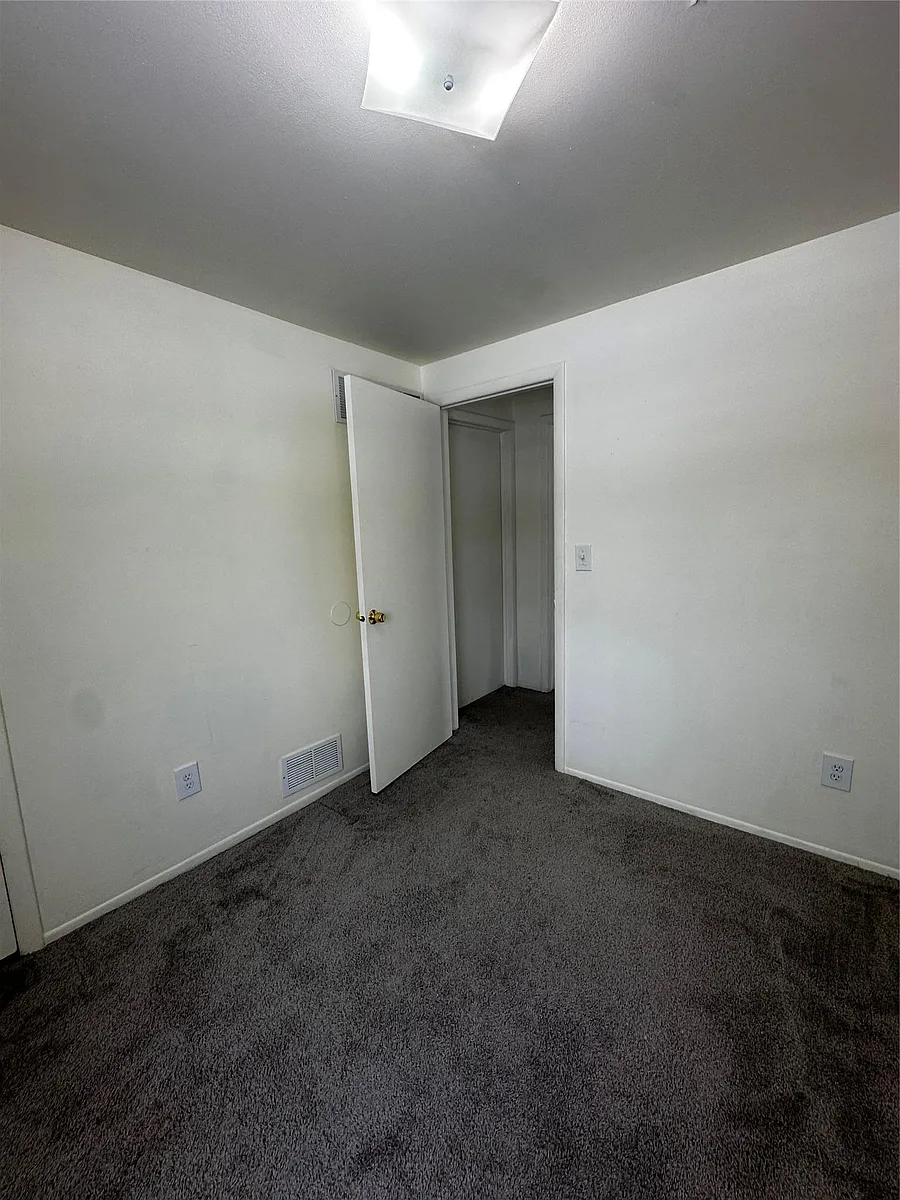 Building Photo - 102 Princeton Dr