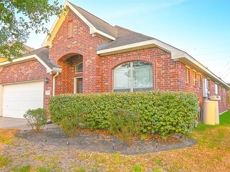 23719 Parkwater Bridge Ln — Photo 2