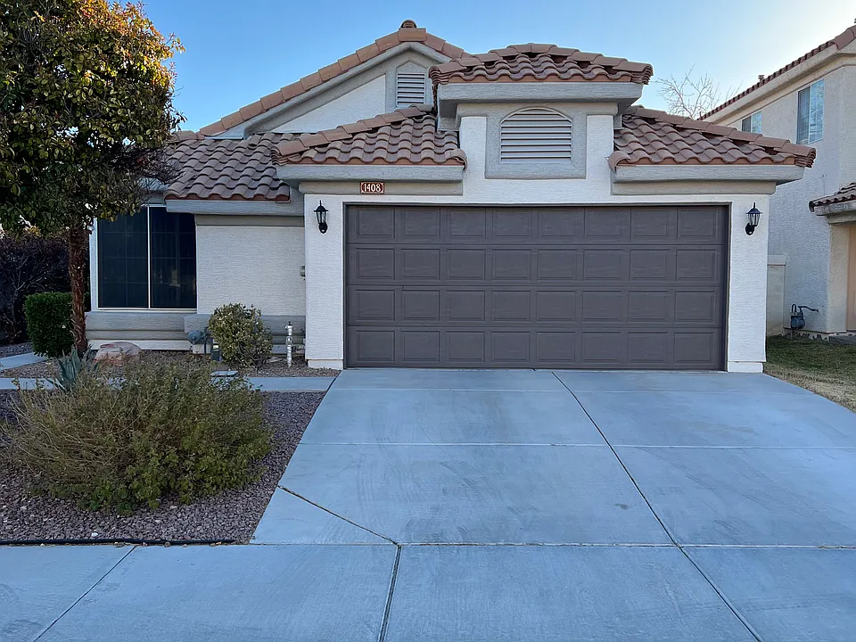 1408 Desert Hills Dr