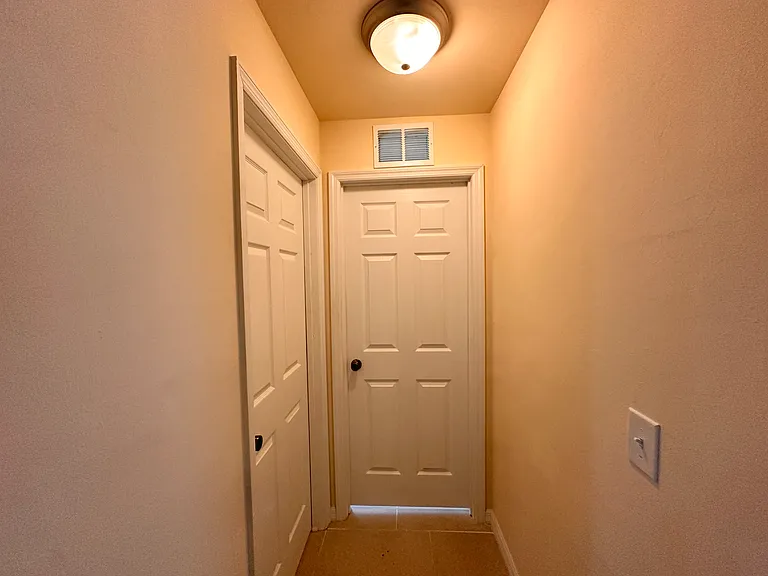 1136 SE 9th Ct — Photo 11