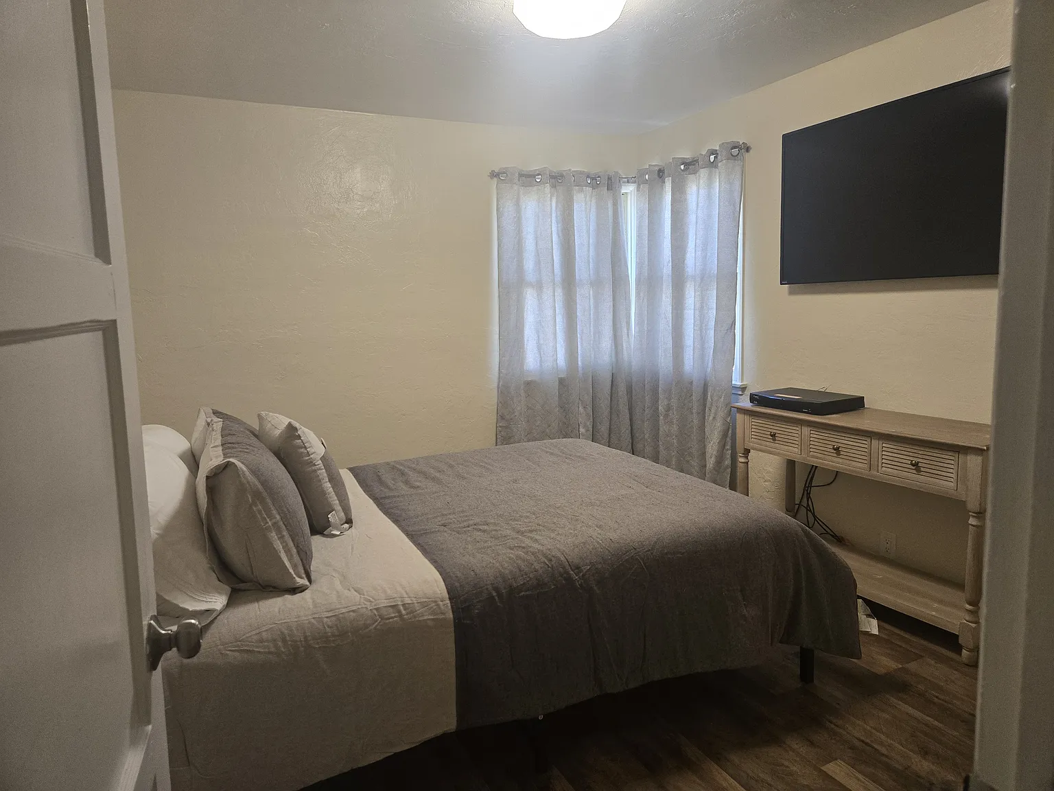 2 bed, $2,100 — Photo 2