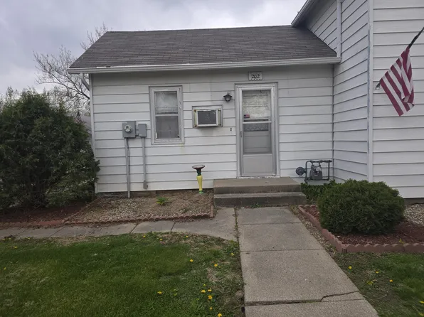 202 7th Ave SW, State Center, IA 50247