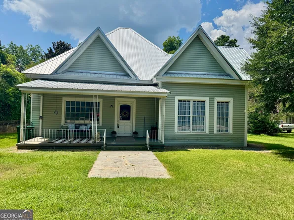 513 College St NE, Dawson, GA 39842