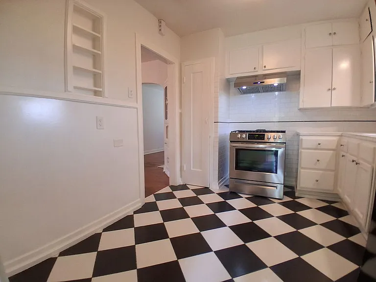 315 W Ridgewood Ct — Photo 5