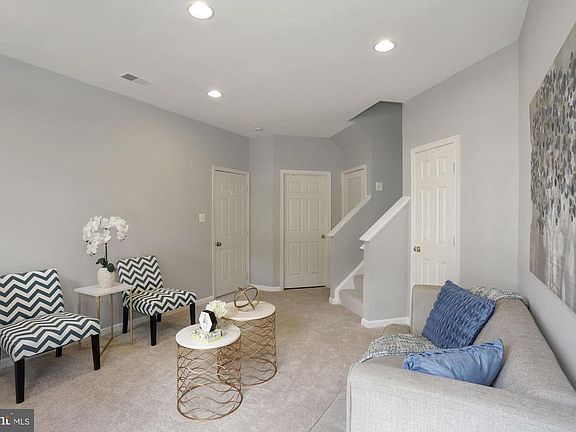 4th image of 2542 Sandbourne Ln