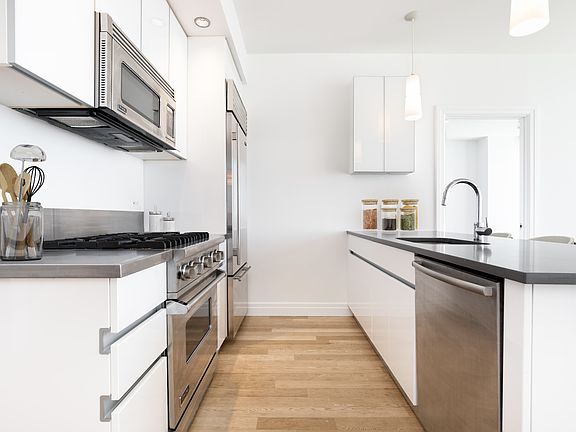 4th image of 554 W 54th St #23E