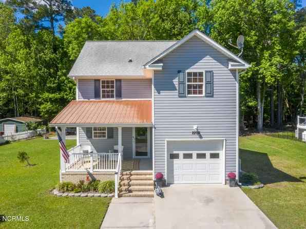 2200 Waccamaw Shores Road, Lake Waccamaw, NC 28450