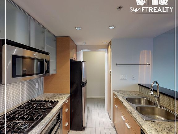 05_903-980_Cooperage_Way_KitchenIsland_11182024