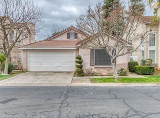7526 N Trellis Cir, Fresno, CA 93720