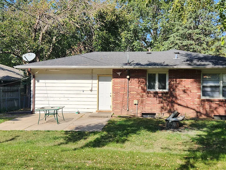 1440 Meadow Dale Dr — Photo 2