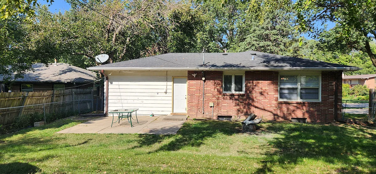 Building Photo - 1440 Meadow Dale Dr