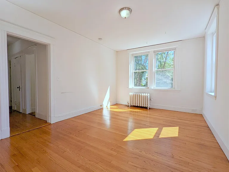 172 Maple St — Photo 4